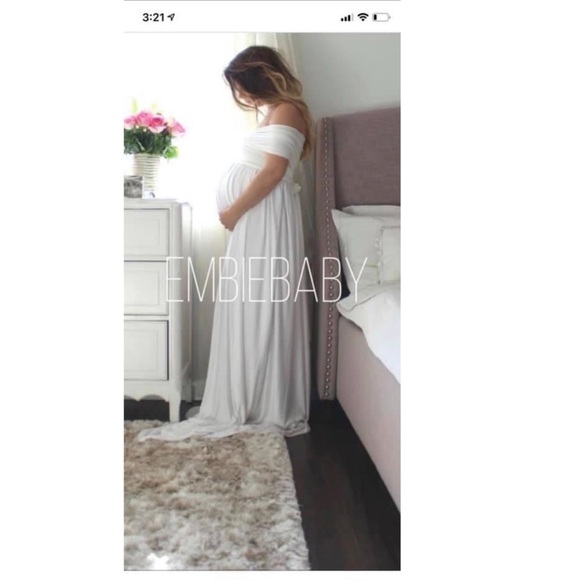 Size medium-large maternity dress!! Very beautiful & stretchy. - Picture 1 of 3
